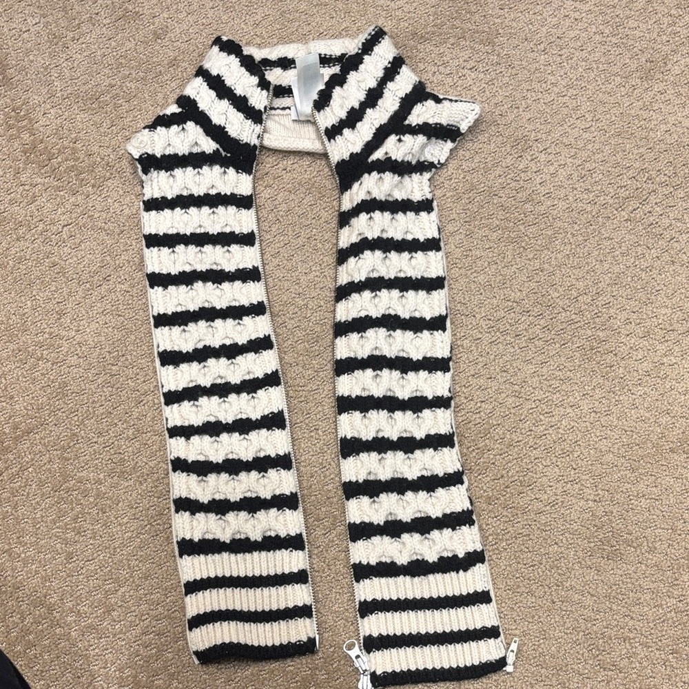 Veronica Beard Cream and Black Knit Dickey